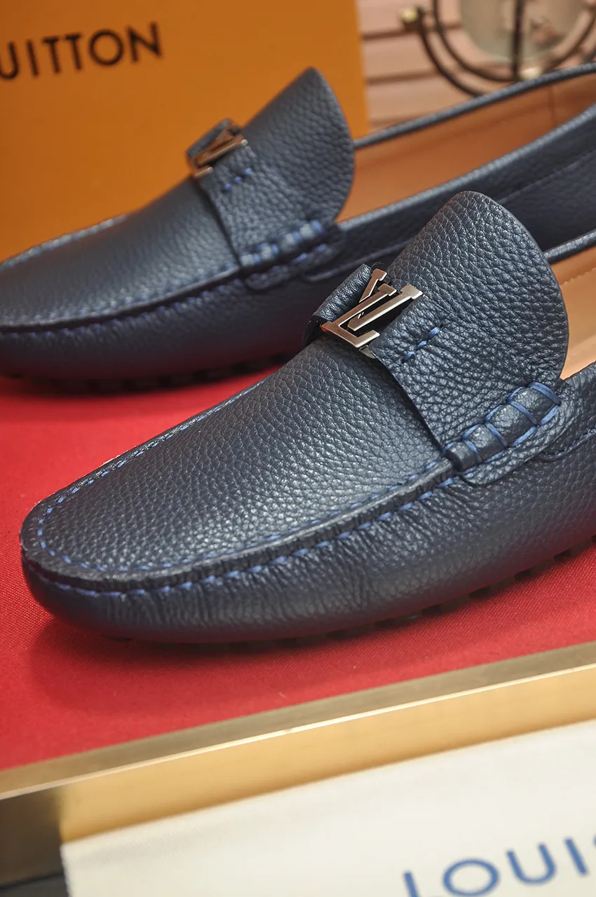 Men's men's shoes 💰420💶 [LV Doudou shoes] (water-dyed cowhide lining) new model is on the market, available on the official website. The new Doudou shoes are processed into single-color materials, and the uppers are made of imported horsehide leather. The body of the shoe is fully hemmed with mark thread, and is lined with imported original cowhide leather. The elegant shoe shape is super suitable for all-matching, and the size is 38-44.